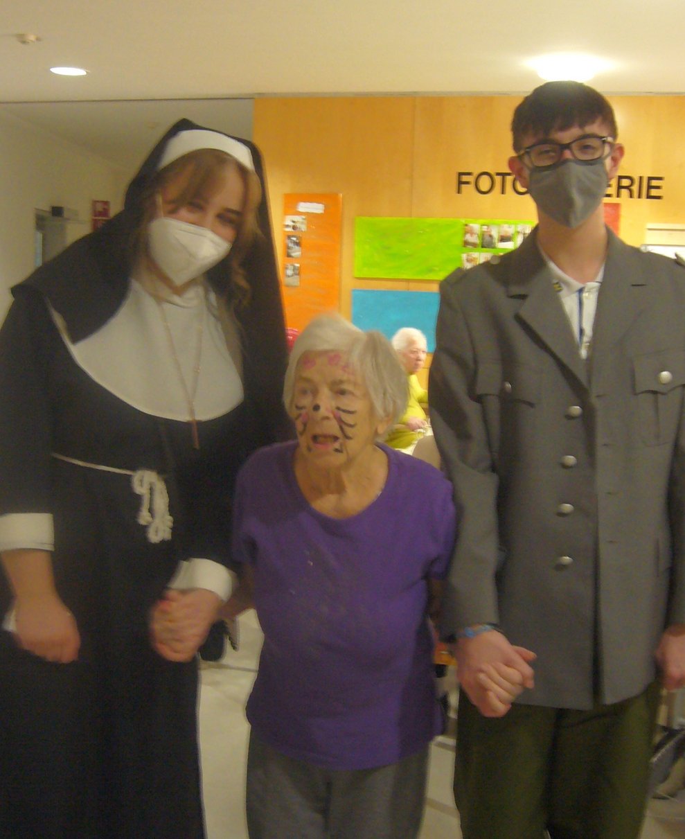 fromme Nonne im Fasching