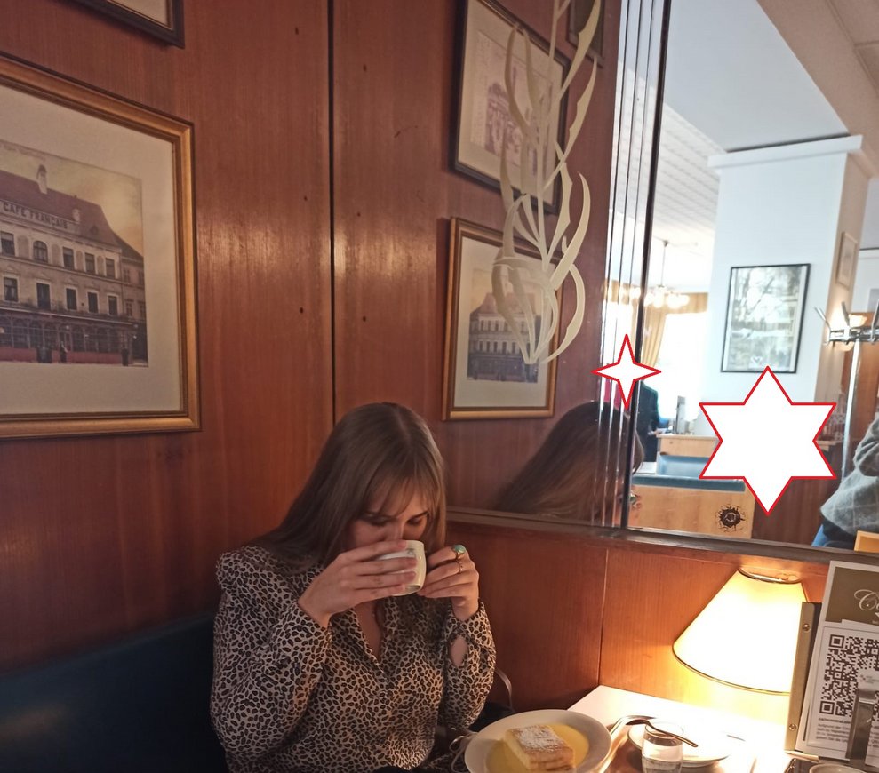 Bei klassischen Köstlichkeiten läßt Anastasiia die Caféhausatmosphäre auf sich wirken